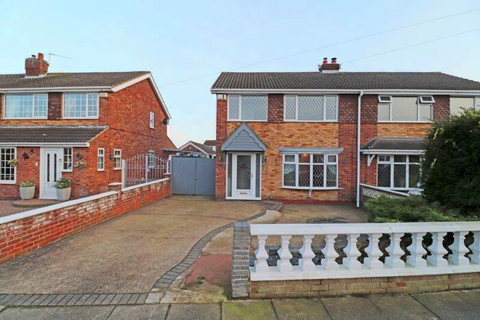 3 Bedroom Semi-Detached House To Rent In Grainsby Avenue, Cleethorpes, DN35