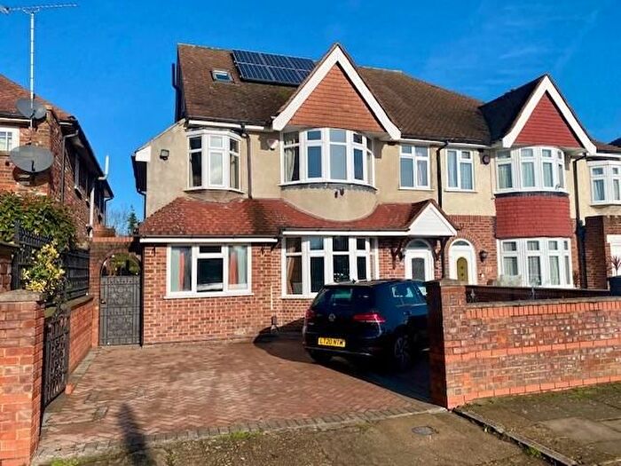 5 Bedroom Semi Detached House For Sale In Great West Road, Isleworth, TW7