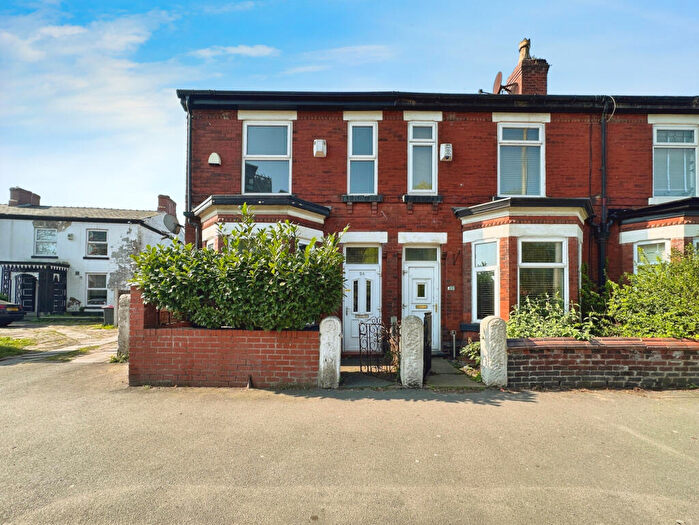2 Bedroom Semi-Detached House To Rent In Barton Road, Manchester, M30
