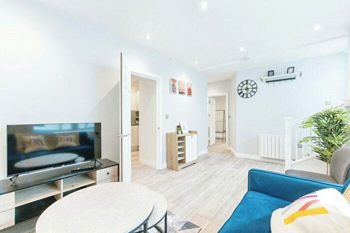 1 Bedroom Apartment For Sale In Foxberry Road, London, SE4