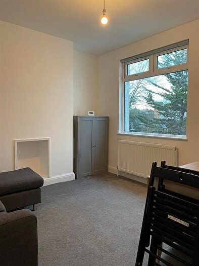 3 Bedroom Maisonette To Rent In Southview Avenue, London, NW10
