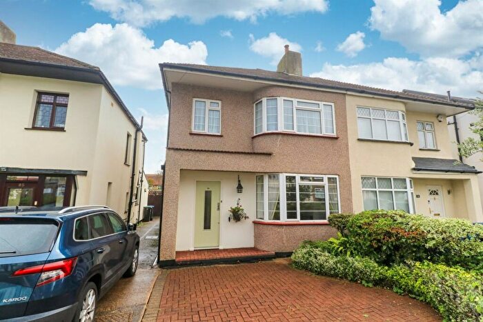 3 Bedroom Semi-Detached House To Rent In Apple Grove, EN1