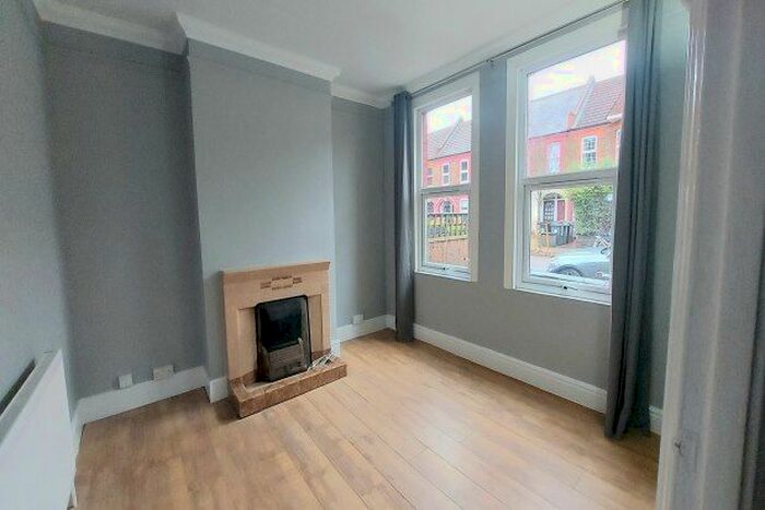 1 Bedroom Flat To Rent In Kettlebaston Road, London, E10