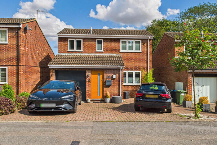 4 Bedroom Detached House For Sale In Cardy Road, Boxmoor, HP1