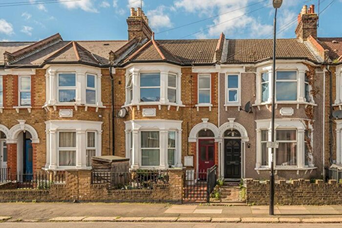 3 Bedroom Flat To Rent In Albacore Crescent, Lewisham, SE13