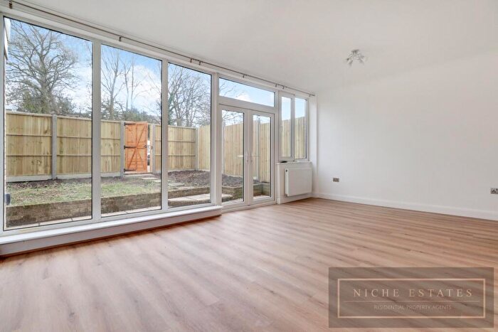 2 Bedroom Apartment To Rent In Haughmond, Woodside Grange Road, London, N12