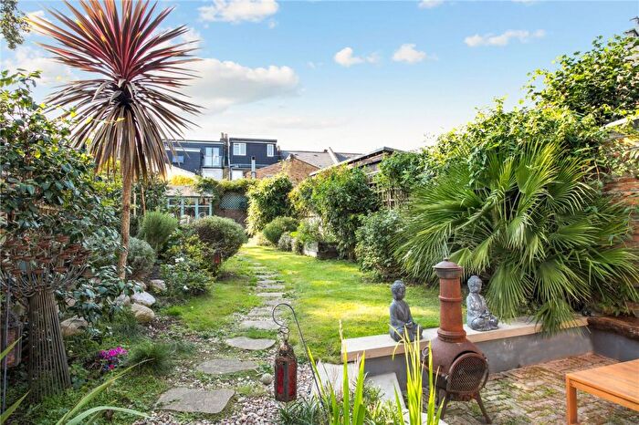 1 Bedroom Apartment For Sale In Kyverdale Road, Stoke Newington, London, N16