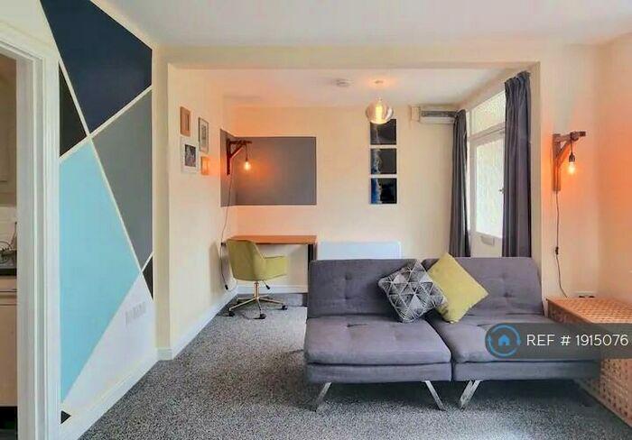 2 Bedroom Flat To Rent In Green Road, Headington, Oxford, OX3