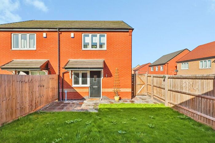 1 Bedroom Semi-Detached House For Sale In South Lake Close, Bestwood Village, Nottingham, NG6