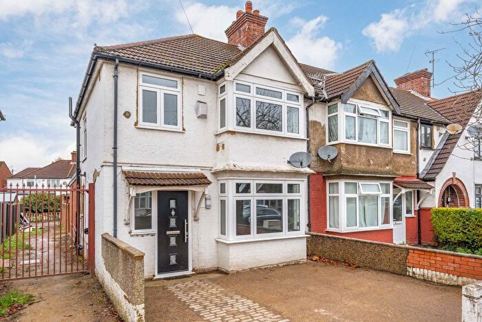 3 Bedroom End Of Terrace House To Rent In Burnham Gardens, Hounslow, TW4