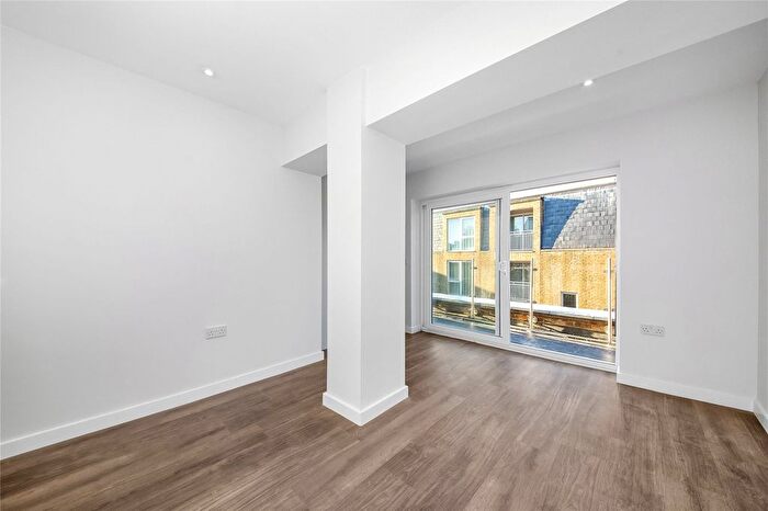 2 Bedroom Flat To Rent In Greenwich High Road, Greenwich, SE10