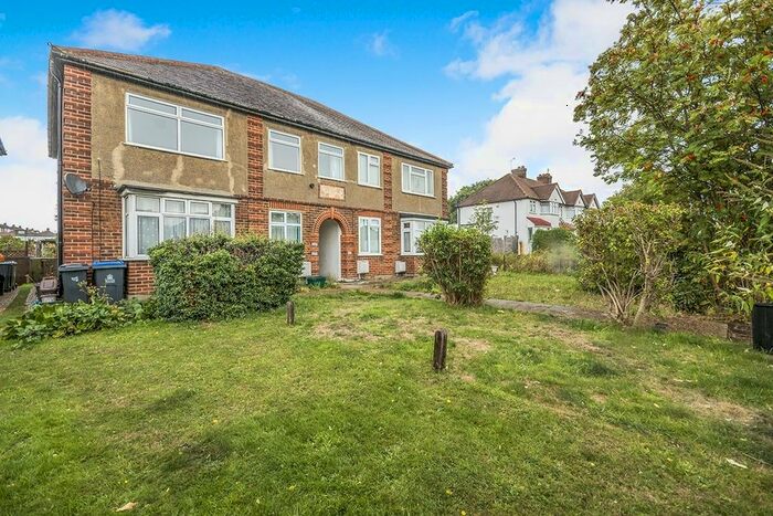 2 Bedroom Flat To Rent In Moor Lane, Chessington, Surrey, KT9