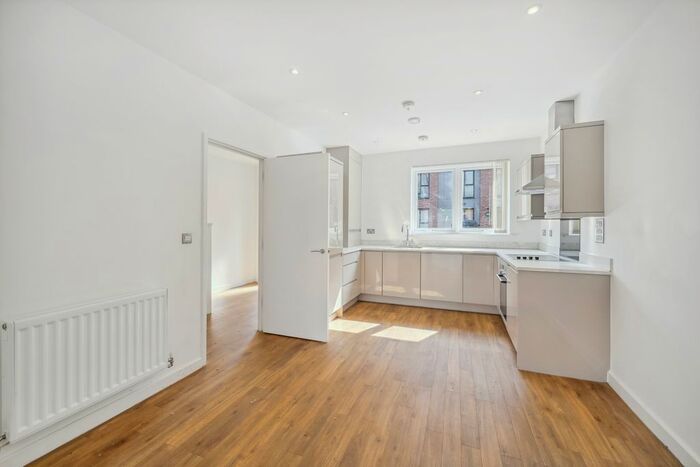 4 Bedroom Terraced House To Rent In Reynard Way, Brentford, Brentford, TW8