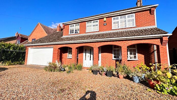 4 Bedroom Detached House For Sale In High Road, Elm, Cambridgeshire, PE14