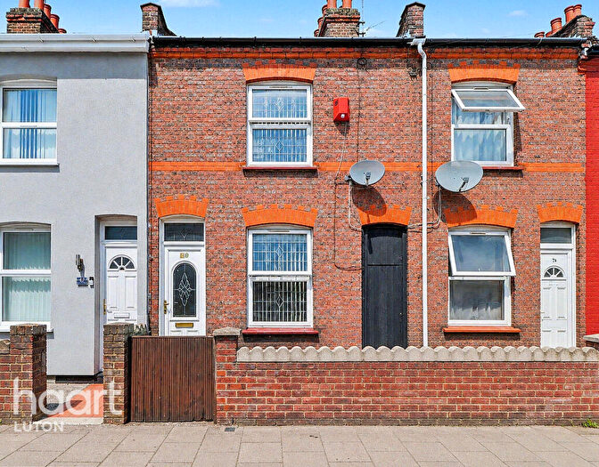 3 Bedroom Terraced House For Sale In Oak Road, Luton, LU4