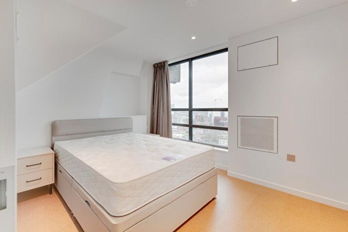 2 Bedroom Apartment To Rent In St Leonards Road Poplar, E14