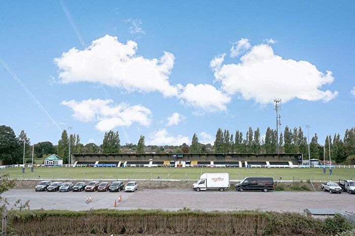 2 Bedroom Flat To Rent In Rugby View House, Walton-on-Thames, KT12