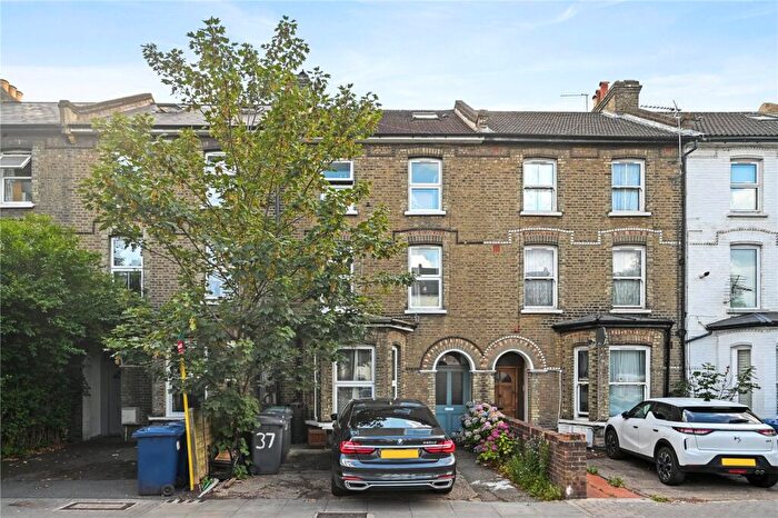 2 Bedroom Apartment For Sale In Lichfield Road, London, NW2