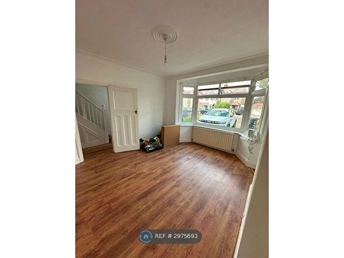 4 Bedroom Semi-Detached House To Rent In Fremantle Road, Ilford, IG6
