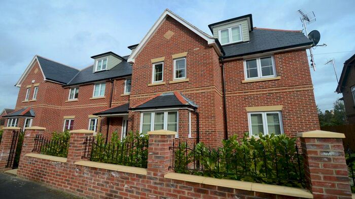 1 Bedroom Apartment To Rent In Millstone Court, GU14