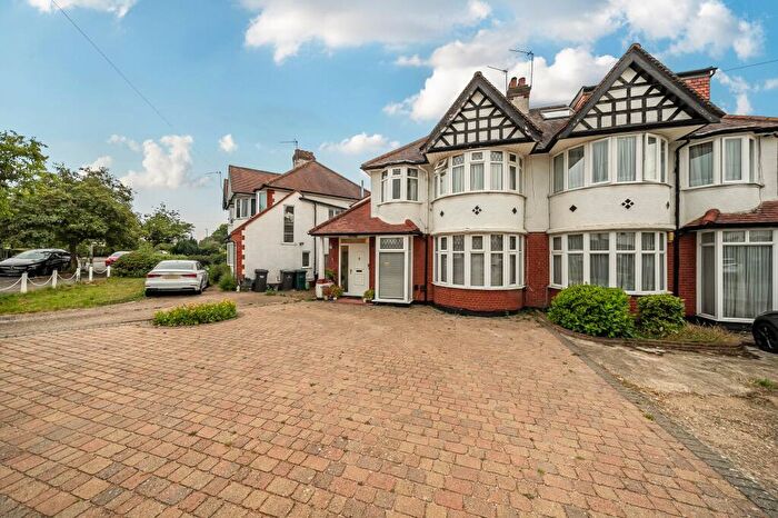 3 Bedroom Semi-Detached House For Sale In Holmwood Grove, London, NW7