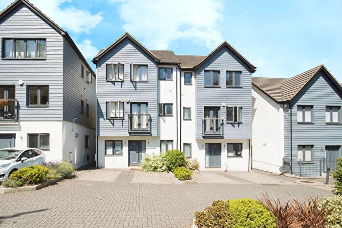 5 Bedroom Semi-Detached House For Sale In Park View Rise, Hemel Hempstead, Hertfordshire, HP2