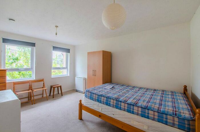 Studio To Rent In Frederick Road, Kennington, London, SE17