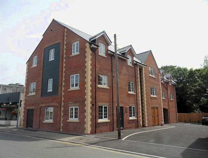 2 Bedroom Flat To Rent In West End Close, Chippenham, SN14