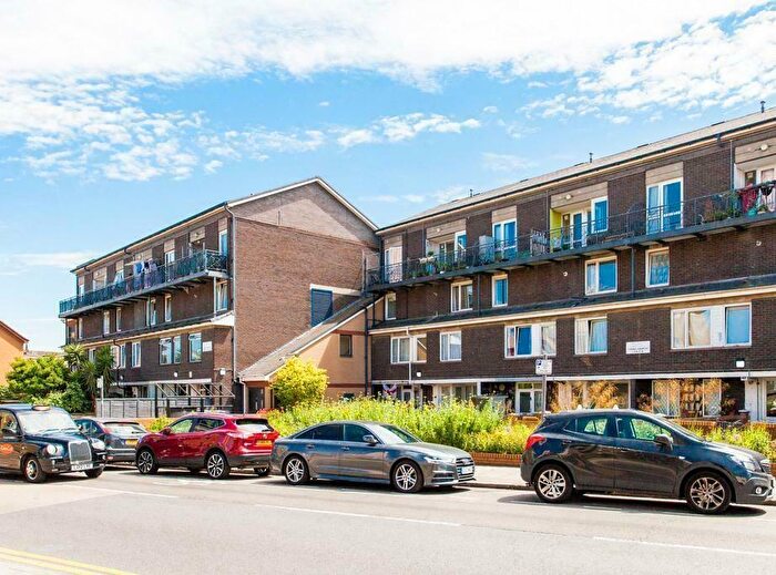 3 Bedroom Maisonette To Rent In Old Ford Road, London, E3