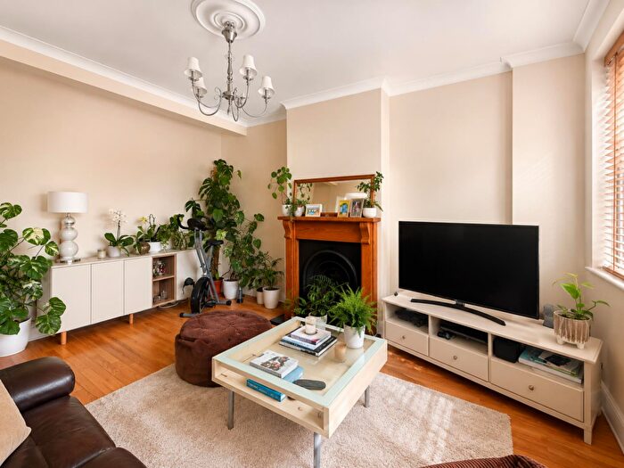 4 Bedroom End Of Terrace House To Rent In Stoneleigh Avenue, Worcester Park, KT4