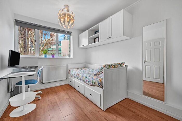 2 Bedroom Flat For Sale In Elm House, East Ferry Road, E14