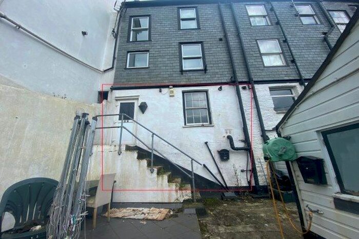 1 Bedroom Flat To Rent In New Street, Falmouth, TR11