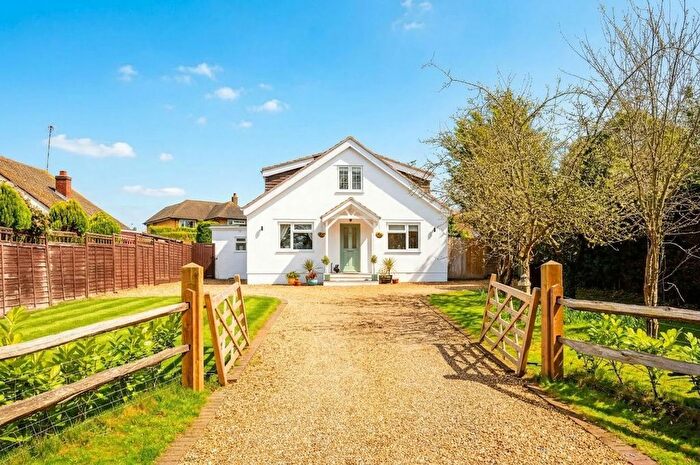 4 Bedroom Detached House For Sale In Mount Pleasant, Effingham, KT24