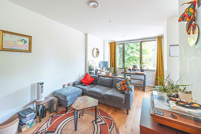2 Bedroom Flat To Rent In Camberwell Passage, Camberwell, London, SE5