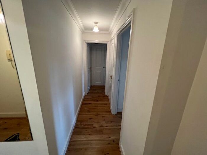 2 Bedroom Flat To Rent In Croxted Road, London, SE21