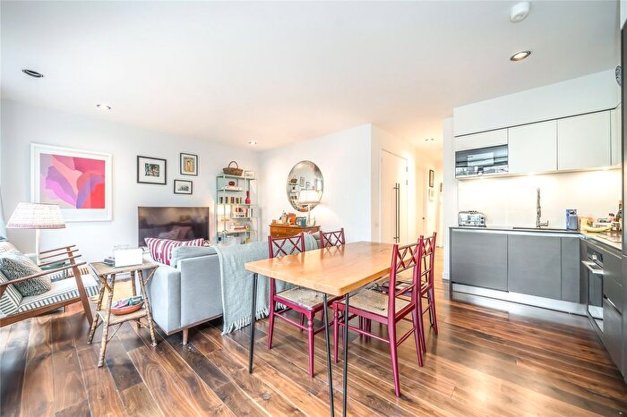 2 Bedroom Flat To Rent In Porteus Place, London, SW4