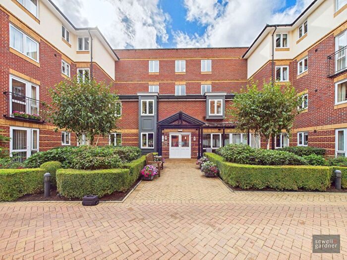 2 Bedroom Flat For Sale In High Street, Rickmansworth, WD3