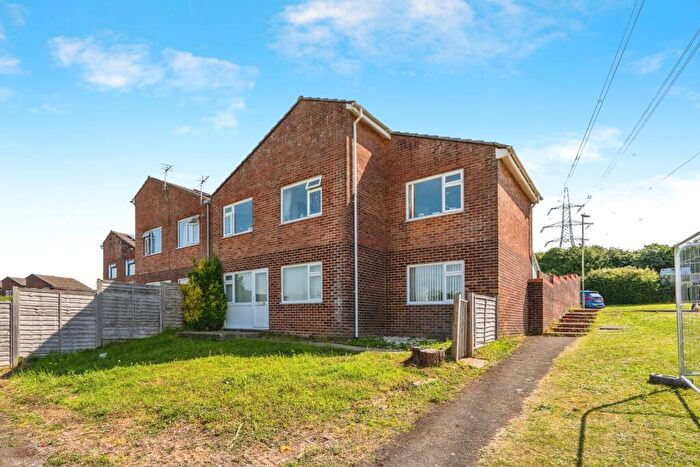 4 Bedroom End Of Terrace House For Sale In First Avenue, Waterlooville, Hampshire, PO8