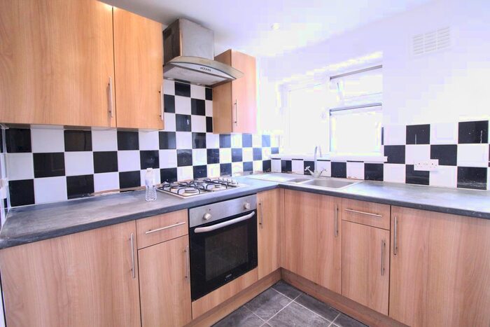 1 Bedroom Flat To Rent In Payzes Gardens, Chingford Lane, Woodford Green IG8