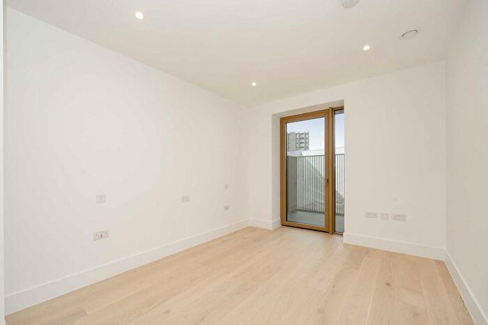 2 Bedroom Flat To Rent In Capital Interchange Way, Brentford, TW8