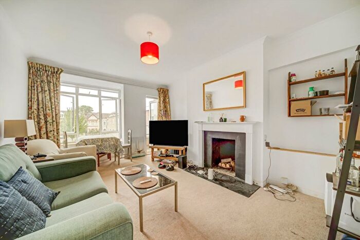 2 Bedroom Flat For Sale In St. James's Close, Tooting Bec, SW17