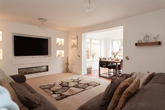 3 Bedroom Semi-Detached House For Sale In Langwood Drive, Horley, RH6