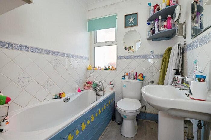 3 Bedroom Semi-Detached House For Sale In Clarendon Road, Southampton, SO16