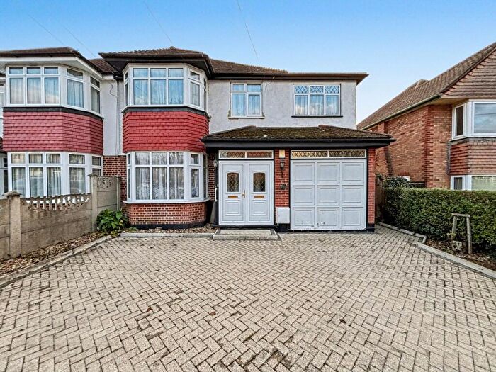 4 Bedroom Semi Detached House To Rent In Donnington Road, Harrow, HA3