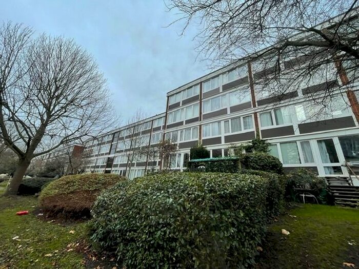 4 Bedroom Semi-Detached House To Rent In Hersham Close, London, Greater London, SW15