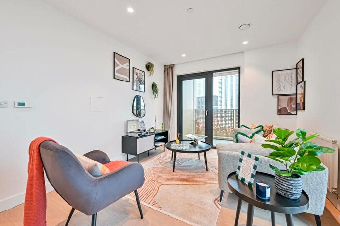 2 Bedroom Flat To Rent In Lockgate Lodge, Lewisham, London, SE13