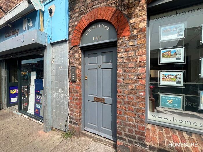 2 Bedroom Flat To Rent In Allerton Road, Woolton, Liverpool, Merseyside, L25