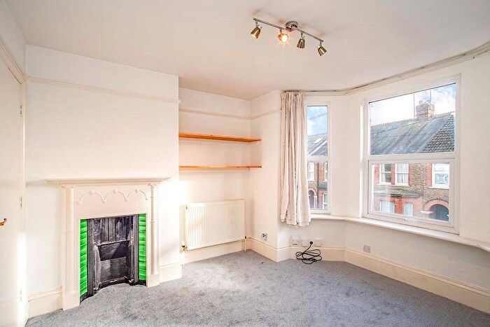 1 Bedroom Maisonette To Rent In Queens Place, Watford, Hertfordshire, WD17