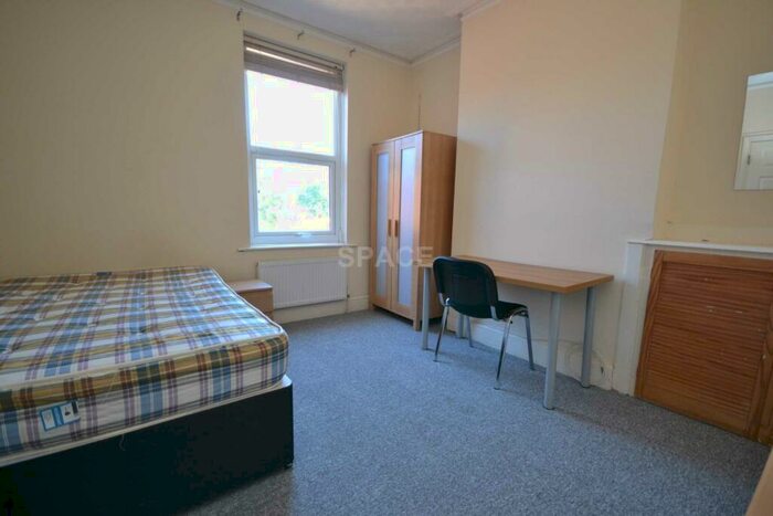 5 Bedroom Semi-Detached House To Rent In Erleigh Road, University, Reading, Berkshire, RG1