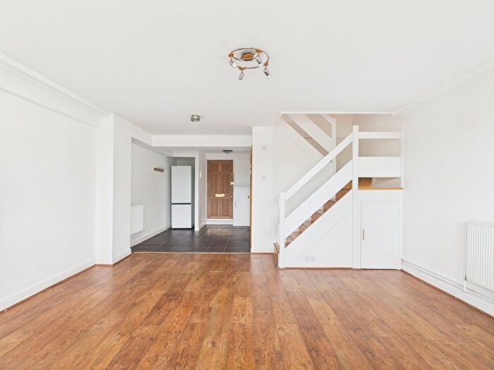 2 Bedroom Flat To Rent In Sandalwood Road, Feltham, Greater London, TW13